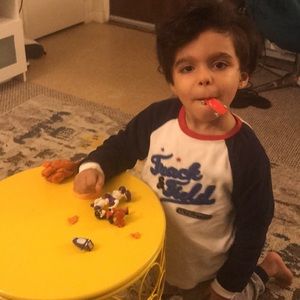 Meet your Posher, Hadil